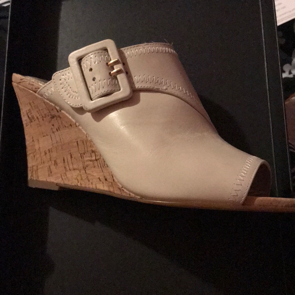 Beige Tahari wedges size 7